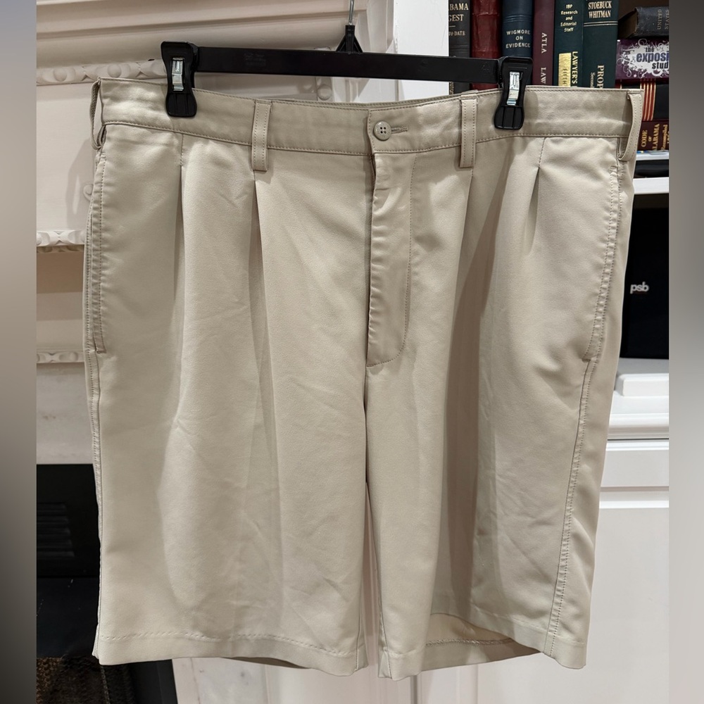 Footjoy FJ performance stretch Golf Shorts size 35 9" Inseam Pleated Beige Khaki